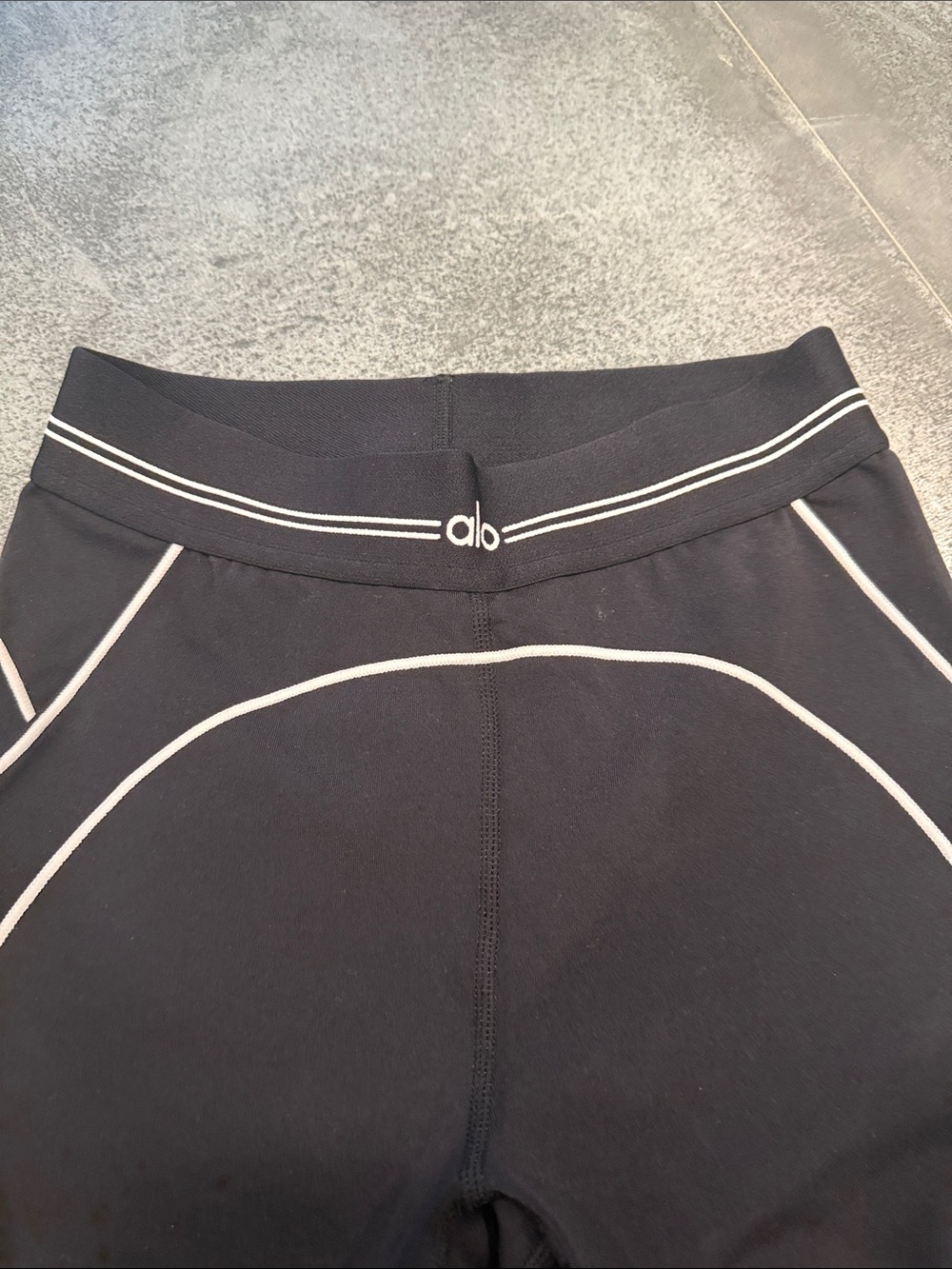 ALO Yoga Black Leggings with Cream Contrast Piping